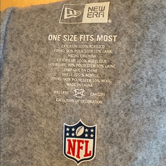 Patriots Hat with Pom Pom - Picture 7 of 8